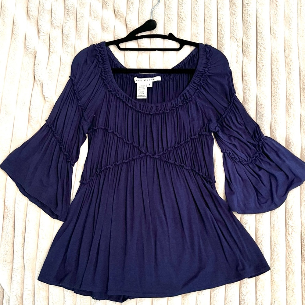 This fun stretchy stylish navy blue top is sure to catch everyone’s eye!!